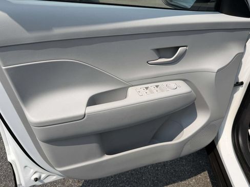 Certified 2025 Hyundai Kona SEL AWD/4WD image 16