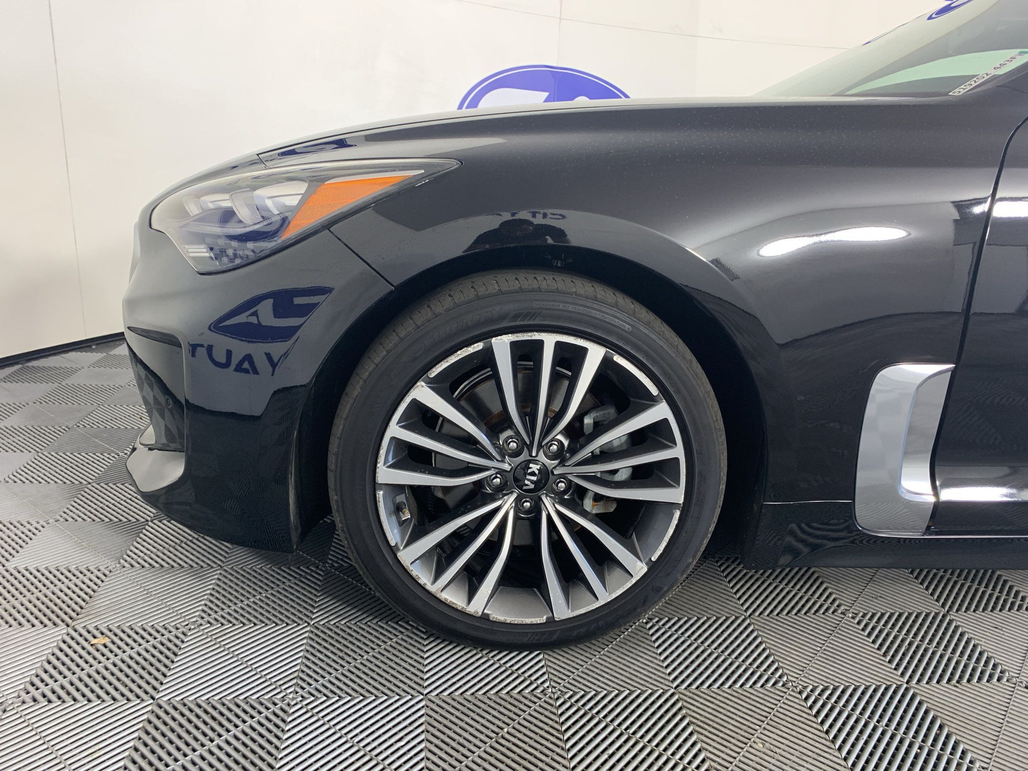 Used 2018 Kia Stinger Premium RWD image 11