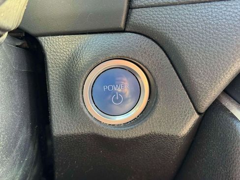 Used 2022 Toyota RAV4 SE image 27