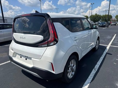 Used 2024 Kia Soul LX w/ Option Group 015 FWD image 3