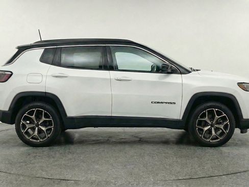 Used 2025 Jeep Compass Limited AWD/4WD image 11