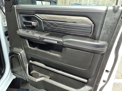 Used 2025 RAM 3500 Limited AWD/4WD image 22