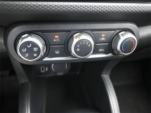 New 2025 Nissan Kicks Play S image 18