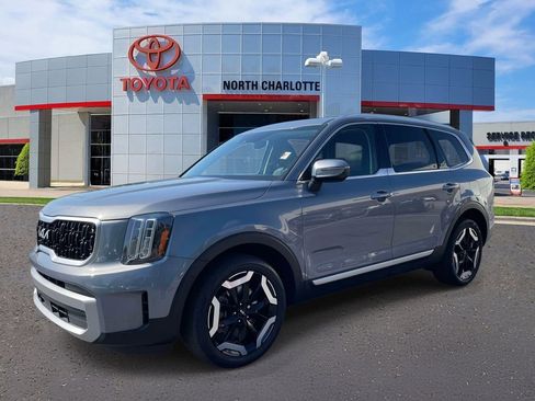 Used 2023 Kia Telluride EX w/ EX Captain's Chair Package FWD image 5