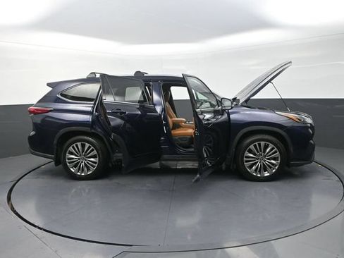 Certified 2020 Toyota Highlander Platinum AWD/4WD image 49