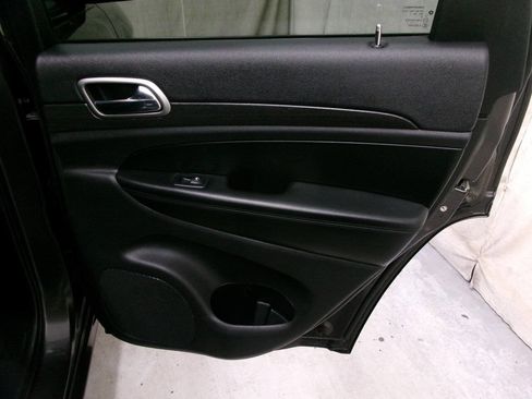 Used 2018 Jeep Grand Cherokee Altitude image 31