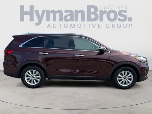 Used 2019 Kia Sorento LX w/ LX Convenience Package image 2