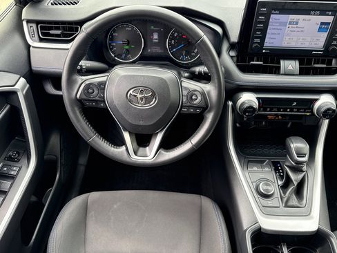 Used 2022 Toyota RAV4 SE AWD/4WD image 25