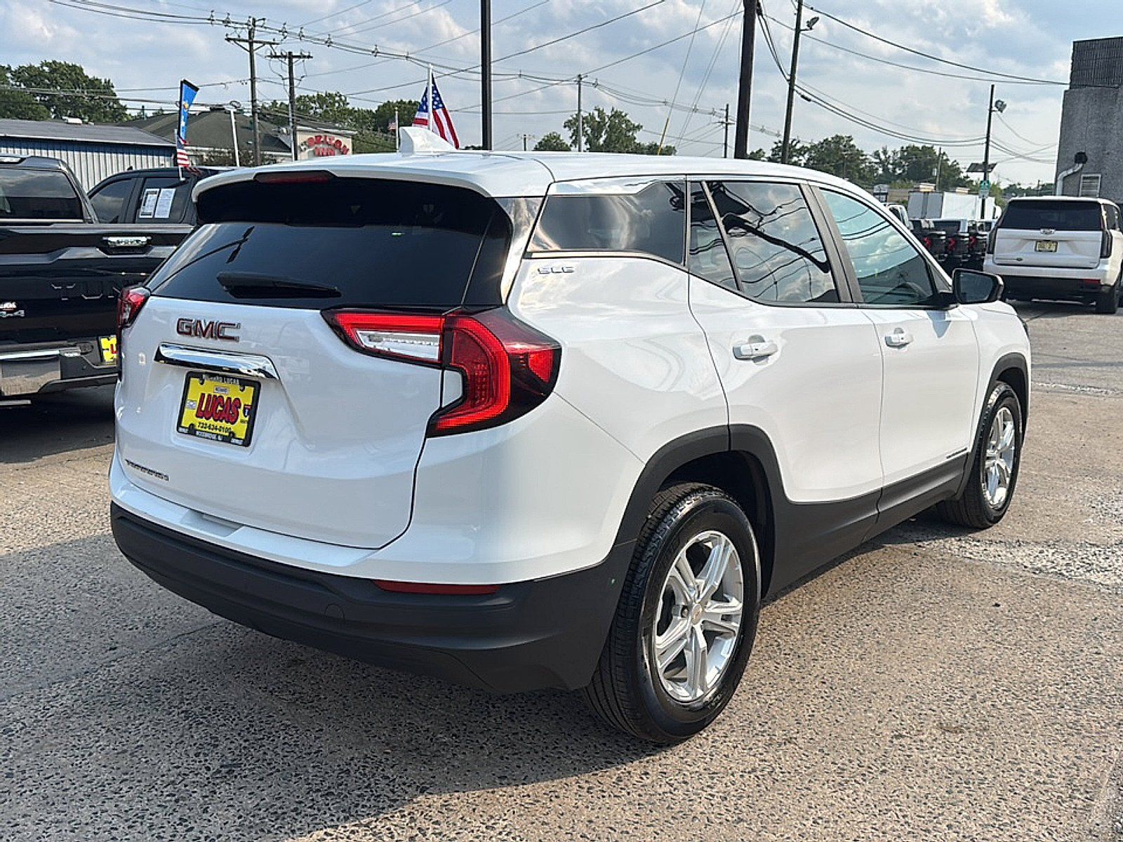 Used 2024 GMC Terrain SLE FWD image 5