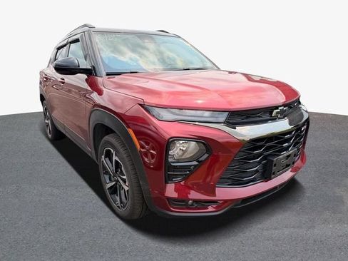 Used 2023 Chevrolet TrailBlazer RS w/ Sun and Liftgate Package AWD/4WD image 2