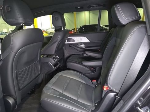 Used 2025 Mercedes-Benz GLS 63 AMG 4MATIC image 13