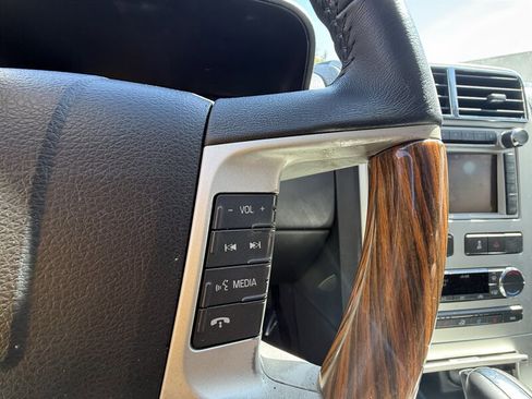 Used 2010 Lincoln MKX 2WD image 25