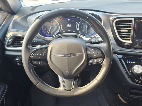 Used 2021 Chrysler Pacifica Touring w/ S Appearance Package FWD image 18