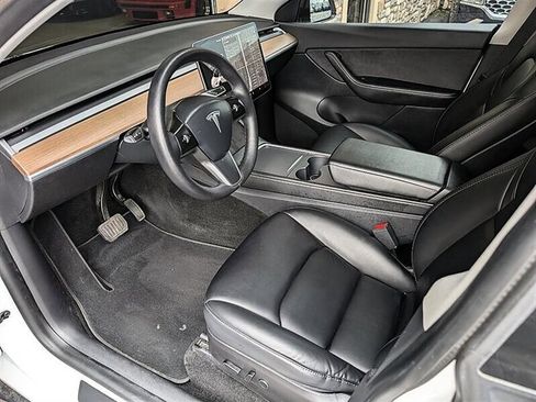 Used 2021 Tesla Model Y Long Range image 2