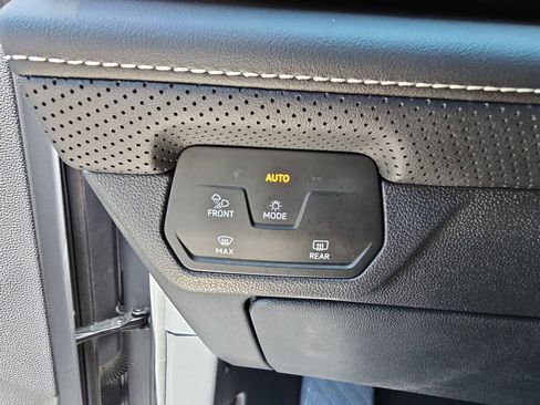 Used 2024 Volkswagen Atlas SE FWD image 27
