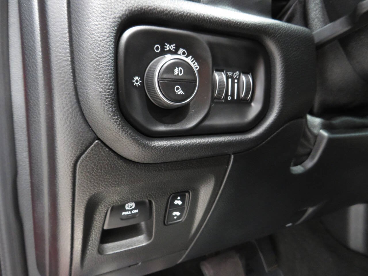 Used 2020 RAM 1500 Laramie AWD/4WD image 28