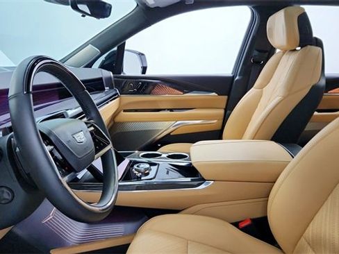 Used 2025 Cadillac Escalade IQ Sport 2 w/ LPO, ONYX Package image 12