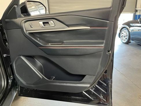 Used 2025 Ford Explorer ST-Line AWD/4WD image 12