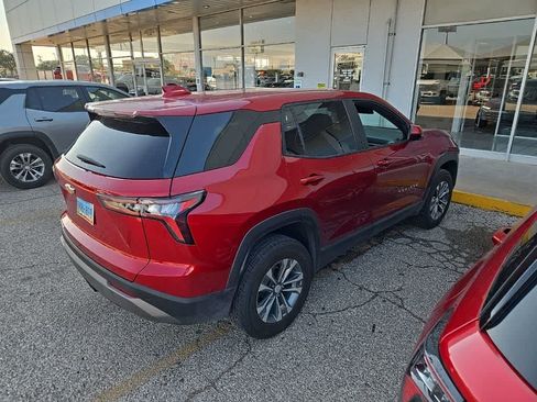 Used 2026 Chevrolet Equinox LT FWD image 3