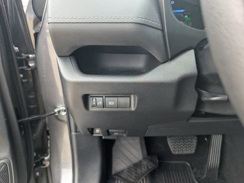 Used 2022 Toyota RAV4 LE AWD/4WD image 11
