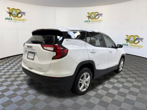 Used 2024 GMC Terrain SLE image 10