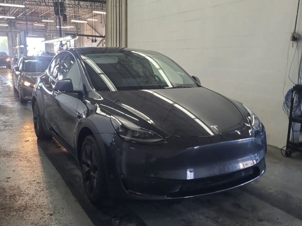 Used 2025 Tesla Model Y Long Range RWD image 4