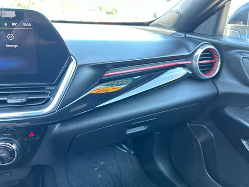 Used 2024 Chevrolet Trax RS w/ Sunroof Package FWD image 21