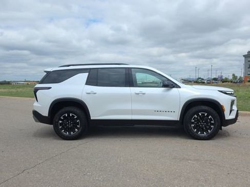 Used 2024 Chevrolet Traverse Z71 w/ Enhanced Driving Package image 5