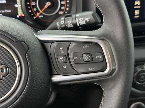 Used 2025 Jeep Wrangler Unlimited Sahara AWD/4WD image 18