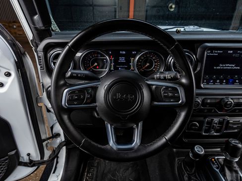 Used 2020 Jeep Wrangler Unlimited Sahara image 18