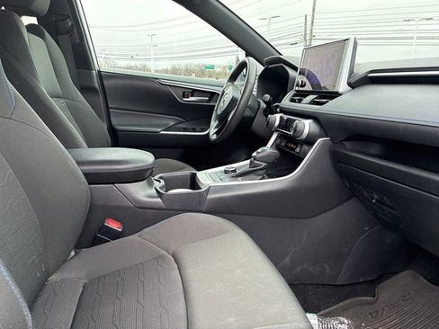 Used 2024 Toyota RAV4 SE w/ Convenience Package image 21