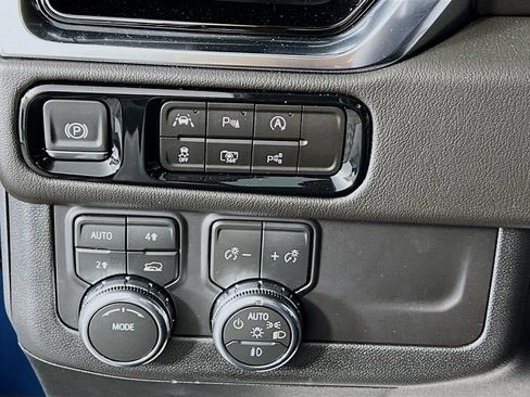 New 2026 GMC Yukon XL Denali w/ Sun & Power Step Package AWD/4WD image 9