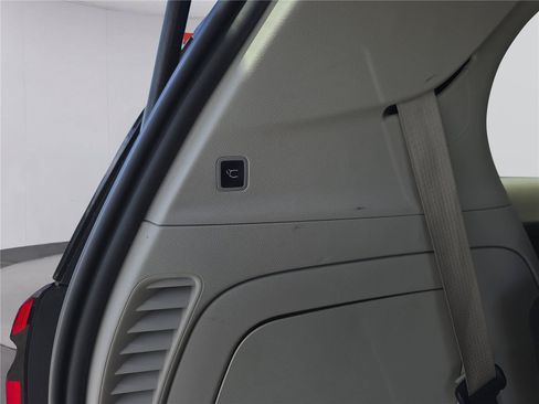 Used 2024 Chrysler Pacifica Limited FWD image 36