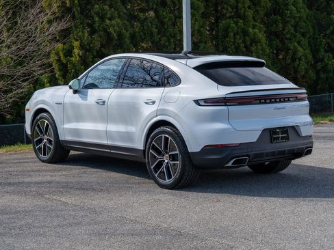 New 2026 Porsche Cayenne E-Hybrid Coupe image 3