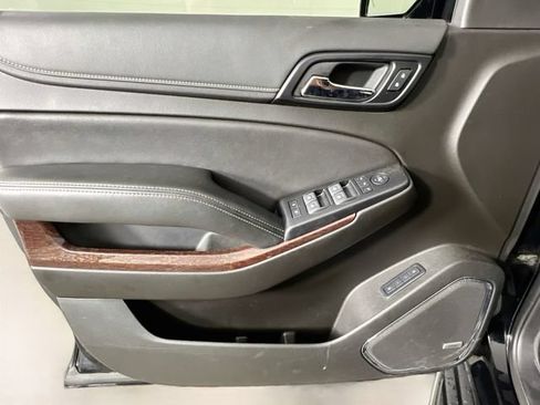 Used 2020 GMC Yukon SLT w/ Premium Edition AWD/4WD image 32