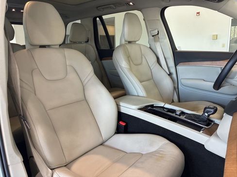 Used 2022 Volvo XC90 T6 Momentum w/ Advanced Package image 15