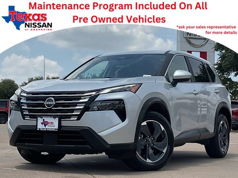 Used 2025 Nissan Rogue SV FWD image 1