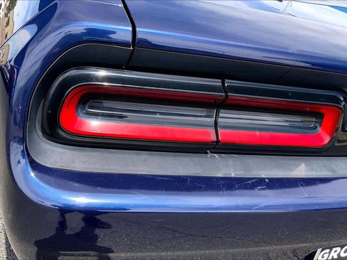 Used 2016 Dodge Challenger SXT image 28