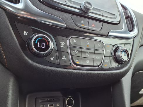 Used 2024 Chevrolet Equinox Premier image 5