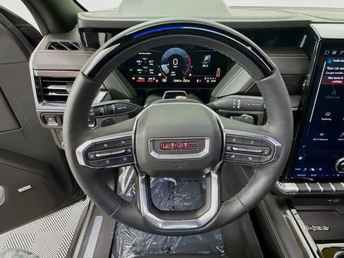 Used 2025 GMC Yukon Elevation w/ Elevation Premium Package image 13