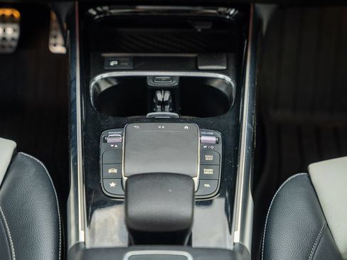Used 2021 Mercedes-Benz GLB 250 4MATIC w/ AMG Line image 32