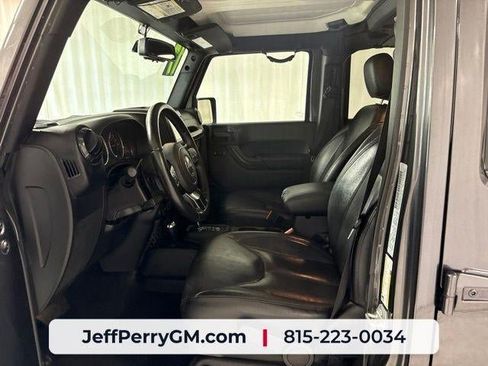 Used 2017 Jeep Wrangler Unlimited Sahara AWD/4WD image 13
