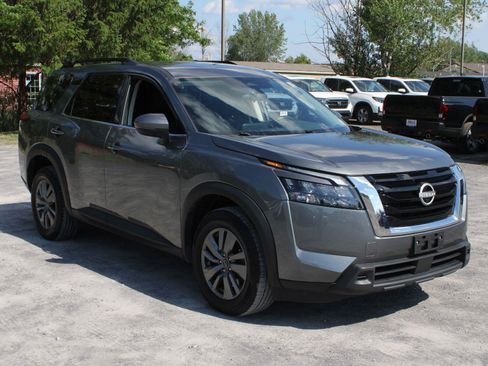 Used 2025 Nissan Pathfinder SV AWD/4WD image 3