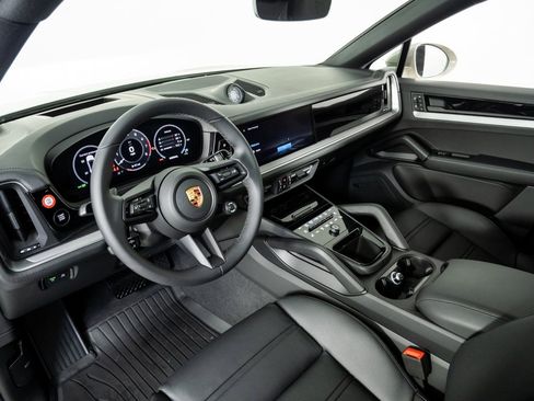 New 2026 Porsche Cayenne Coupe image 4