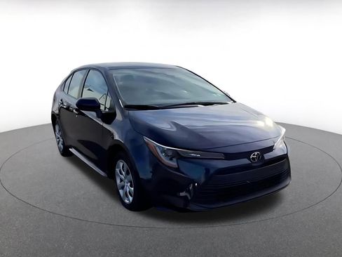 Used 2025 Toyota Corolla LE image 3