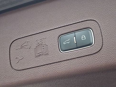 Used 2022 Lincoln Aviator Black Label w/ Class IV Trailer Tow Package image 32