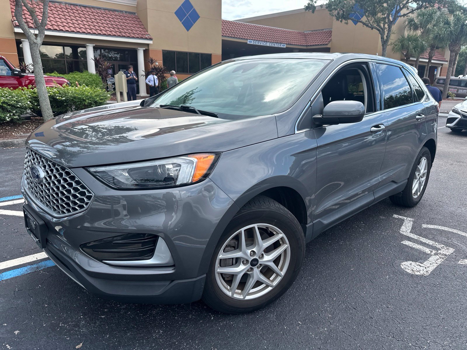 Used 2023 Ford Edge SEL AWD/4WD image 2