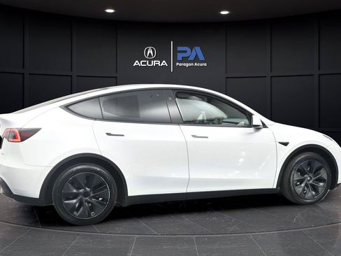 Used 2024 Tesla Model Y Long Range AWD/4WD image 22