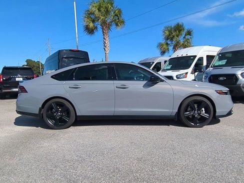 Used 2025 Honda Accord Sport image 3