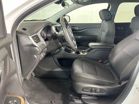Used 2023 GMC Acadia SLE w/ Driver Convenience Package FWD image 12
